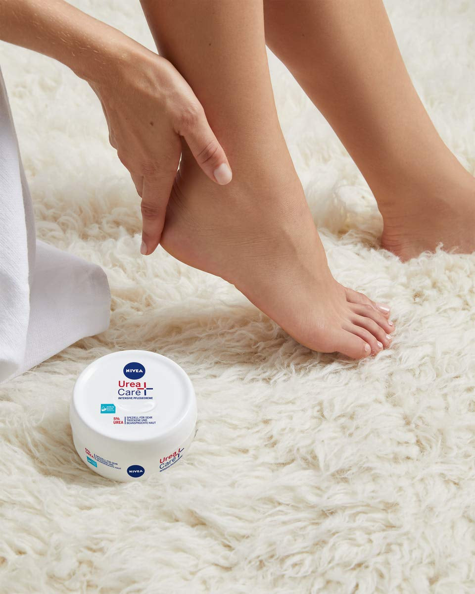 NIVEA Urea + Care Intensive Pflegecreme (300 Ml), Feuchtigkeitscreme Pflegt Und Beruhigt Trockene & Beanspruchte Haut, Urea Creme Spendet Wertvolle Feuchtigkeit (Packung Mit 2)