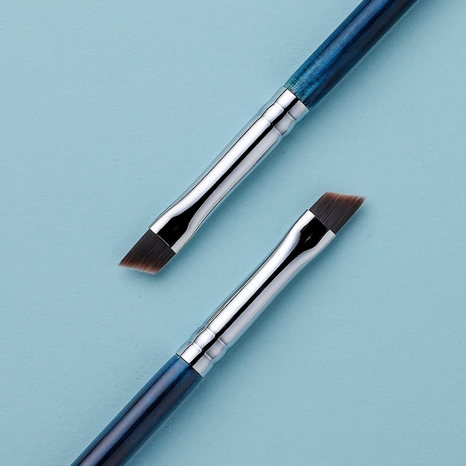 EIGSHOW Eyeliner-Pinsel, Fein Abgewinkelt, Profi-Präzisions-Pinsel, Ultradünn, Abgeschrägt, Flacher Winkel, Premium-Qualität, Zum Auftragen Von Gelpuder, Flüssiger Creme (Blau)